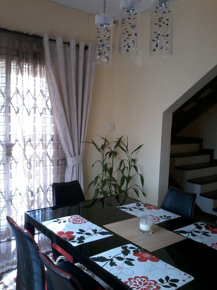 Chez Cozy's 26/42