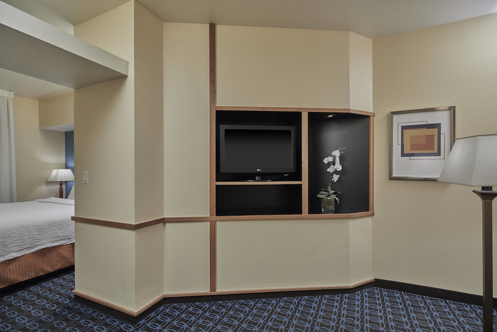 Fairfield Inn Suites By Marriott Burlington 21/32
