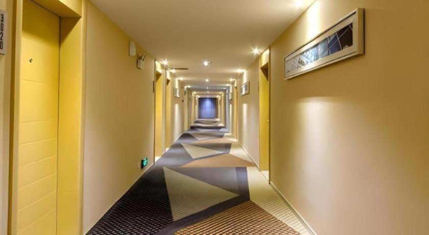 City Comfort Inn Jingmen Zhongxiang Chengtian Huafu 33/50