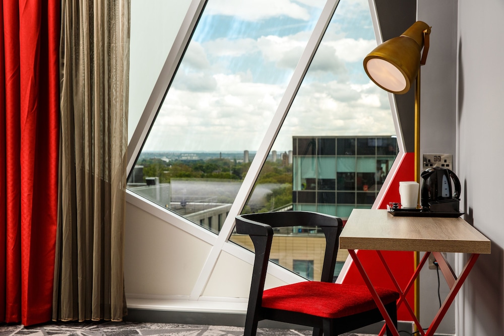 IBIS STYLES LONDON EALING 46/76