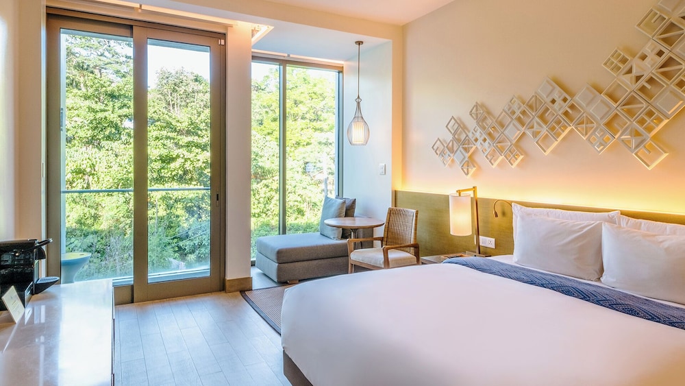 Crimson Resort & Spa Boracay 12/62