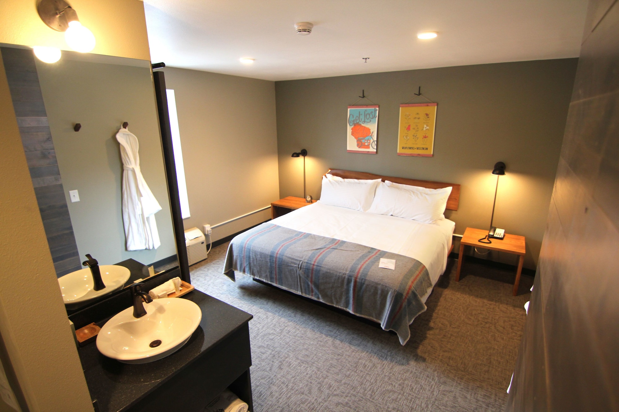 Suite, King Bed, Main House