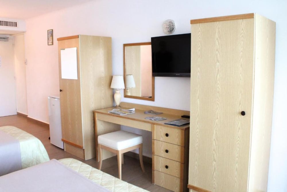 Hotel Roc E Mare 36/43