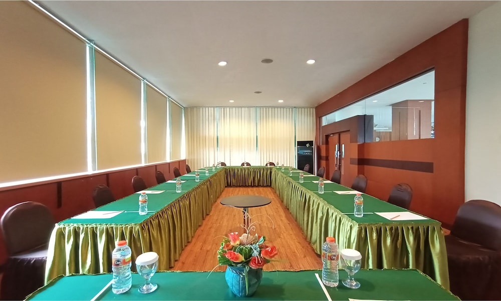 Hotel Asia Solo 35/37