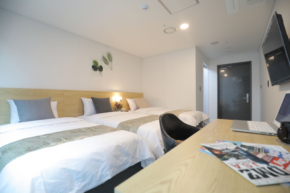 LINE HOTEL MYEONGDONG 13/56