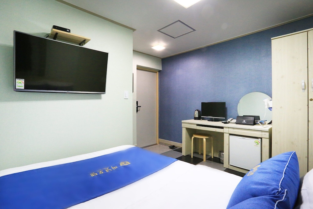 PEANUT HOTEL 14/61