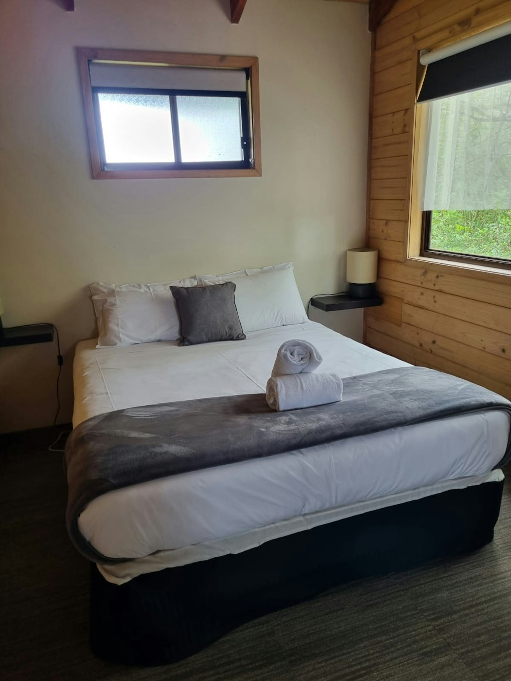 LAKES AND CRATERS HOLIDAY PARK 2/6