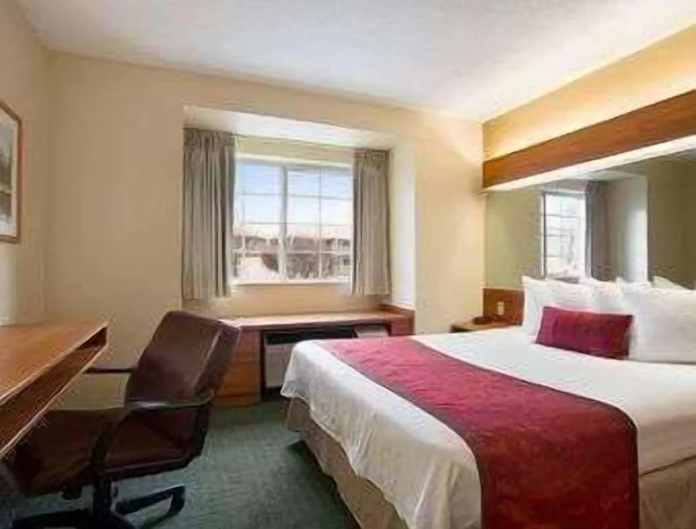 Days Inn And Suites by Wyndham Lafayette In 9/22