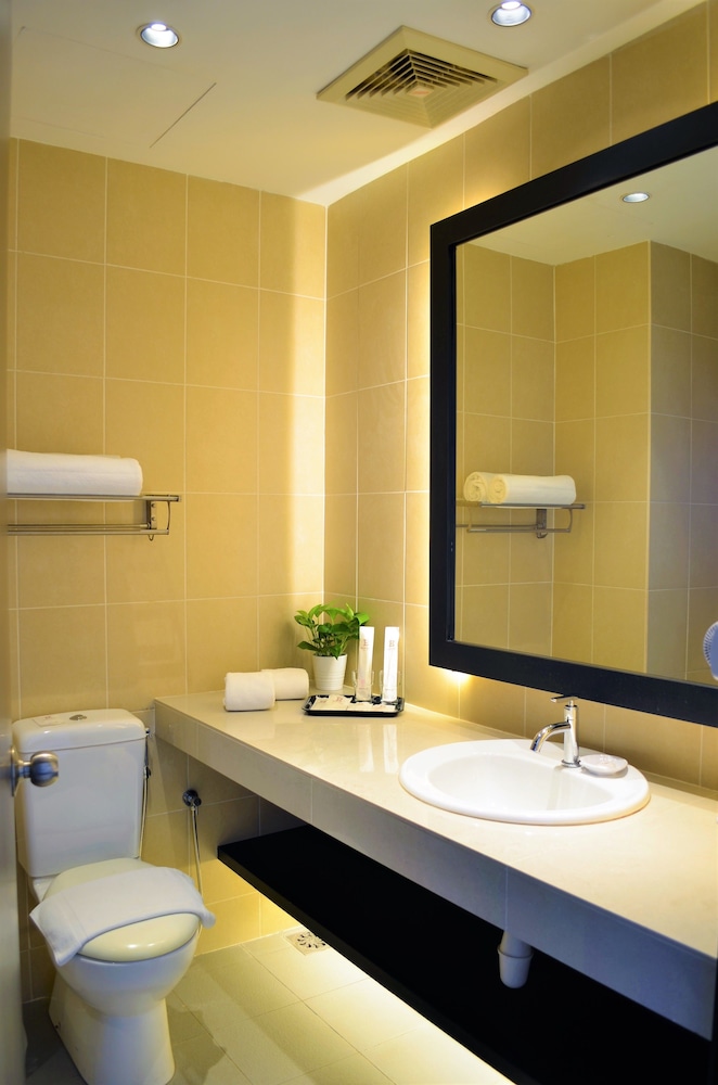Bespoke Hotel Puchong 48/50