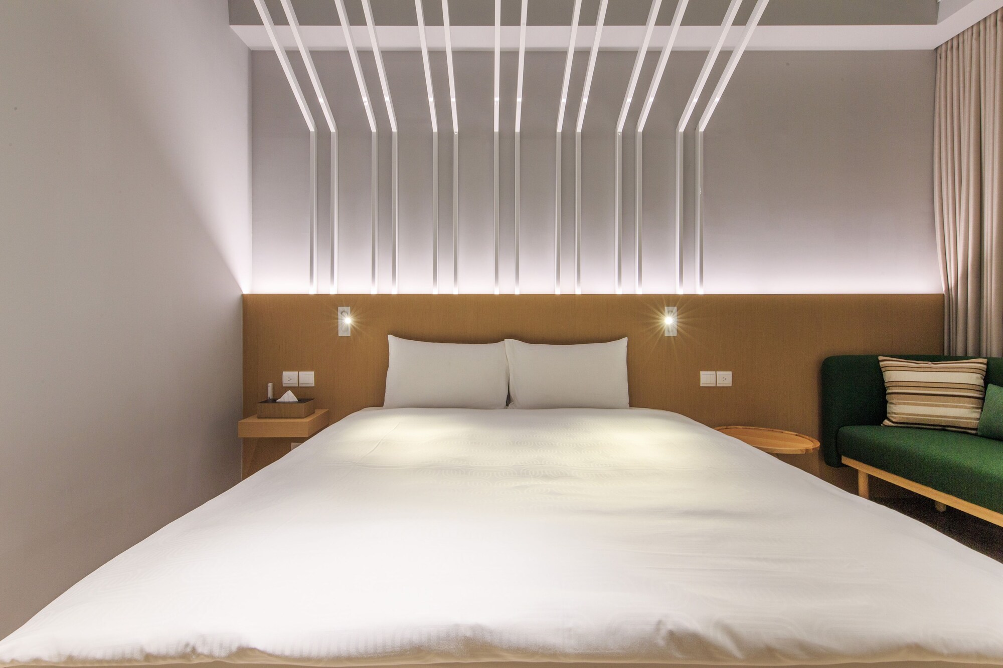 CLASSIC, QUEEN BED