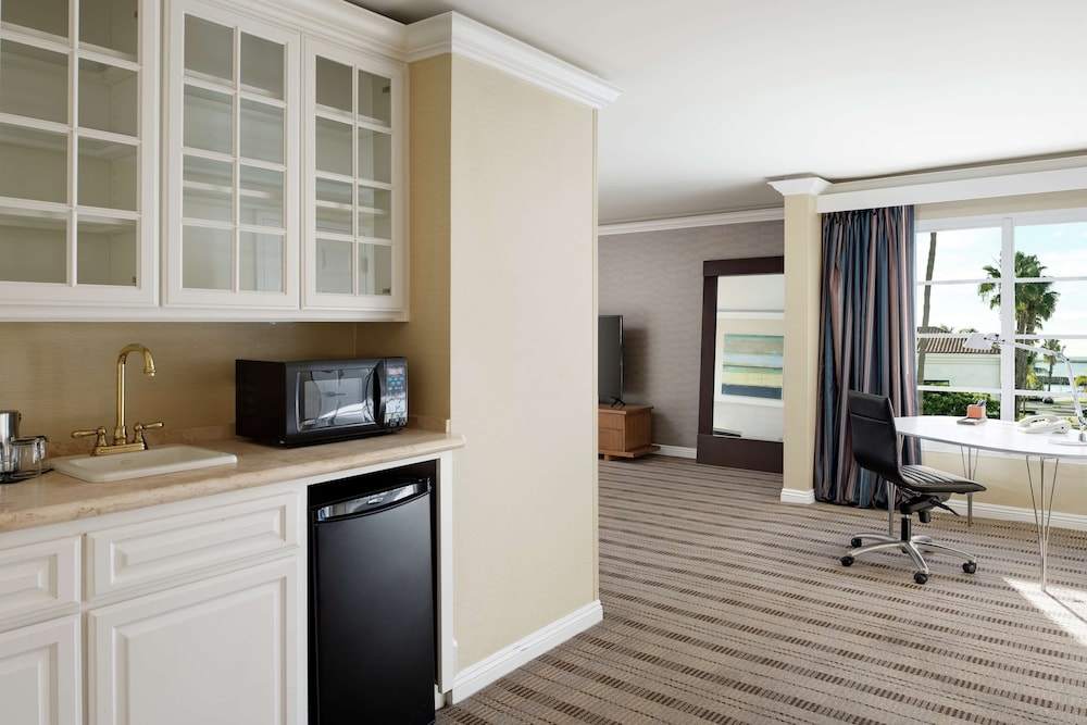 DOUBLETREE BY HILTON SAN PEDRO - PORT OF LOS ANGELES 48/65