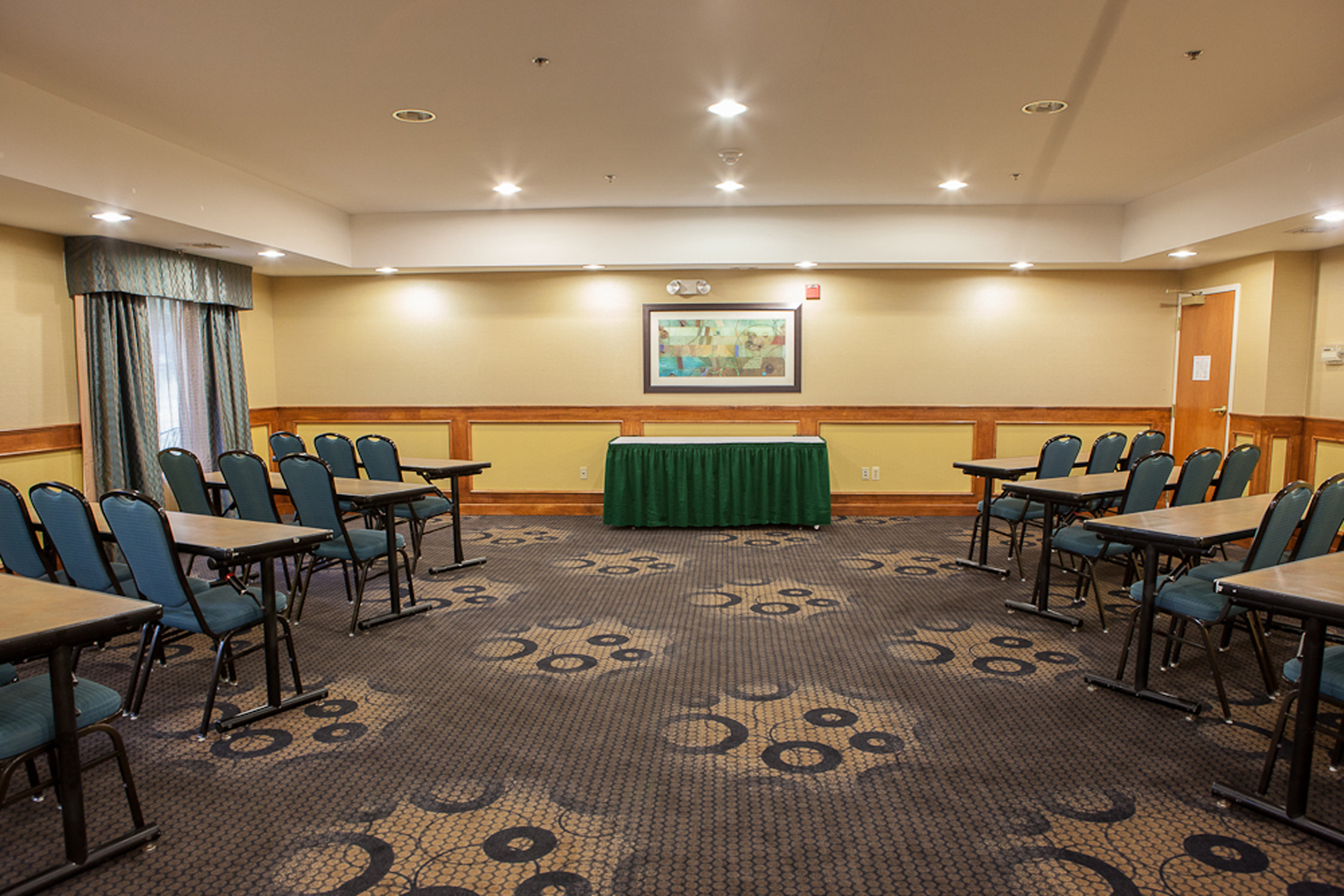 Holiday Inn Express Hotel Suites Canton 51/62