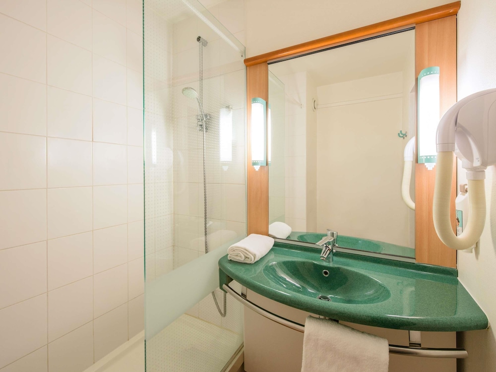 Ibis Lyon Sud Saint Rambert 24/42
