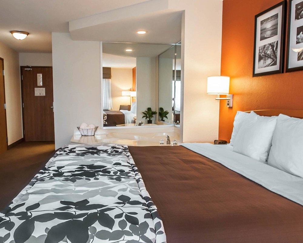 Sleep Inn Suites Lake of the Ozarks 16/52