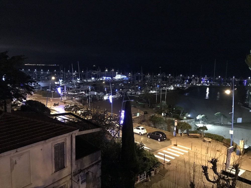 Hotel Restaurant la Calanque 38/50