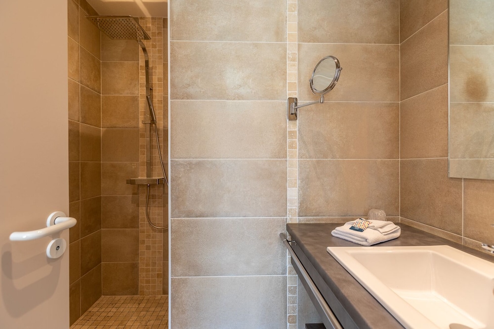 HOTEL L OUSTAL 47/50