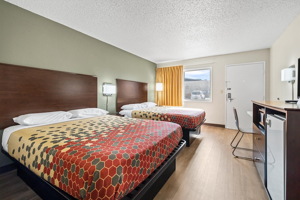 STANDARD, 2 QUEEN BEDS