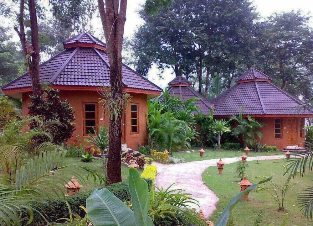 PECHMANEEKAN BEACH RESORT 12/71