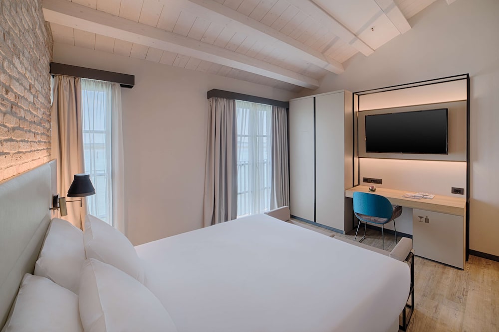 Junior Suite, with Extra Bed, Lagoon View، Nh Collection Venezia Murano Villa 4/10