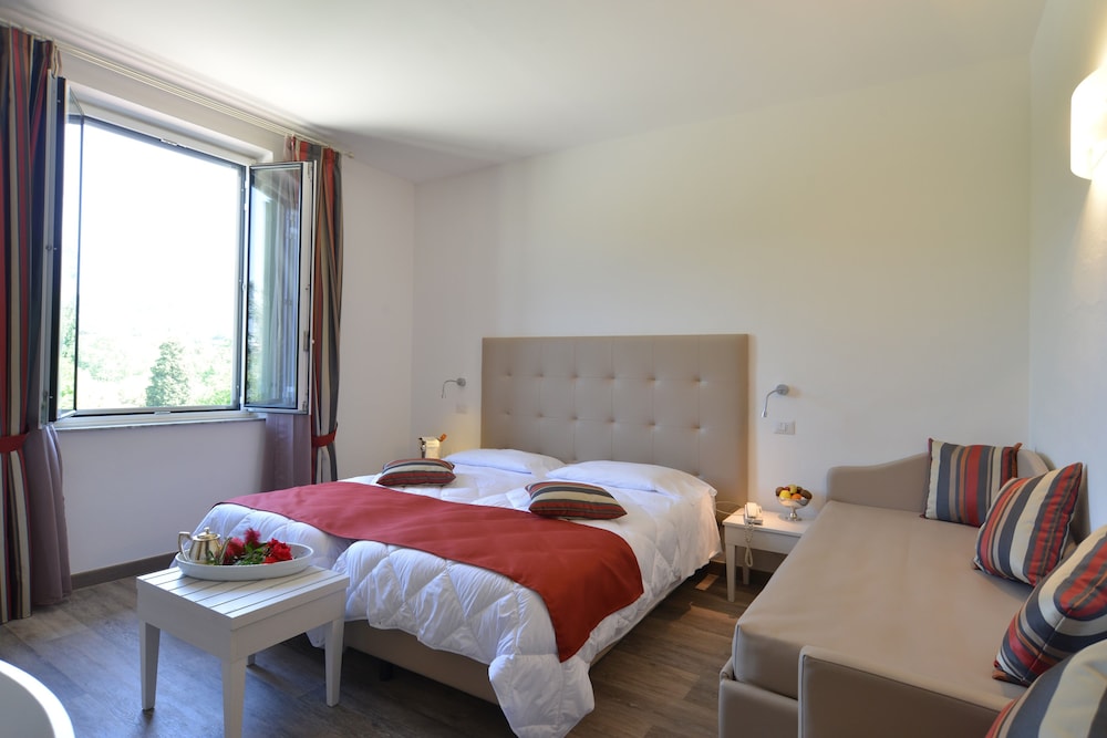 ROOM, TRIPLE