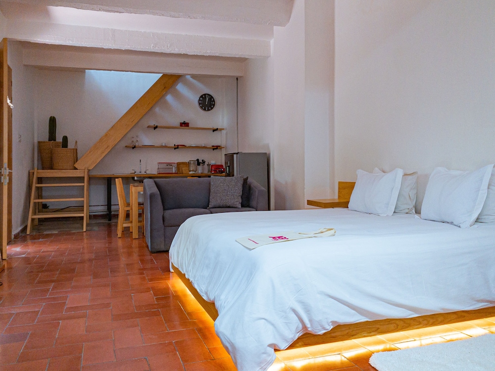 Agrado Guest House 12/56