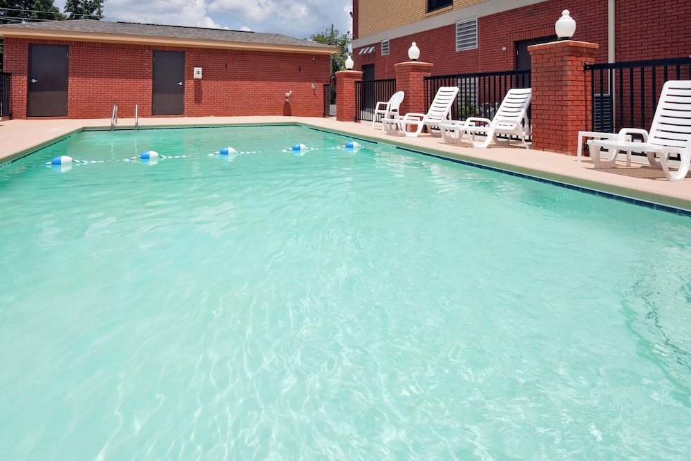 Holiday Inn Express Hotel and Suites Greenville 58/64