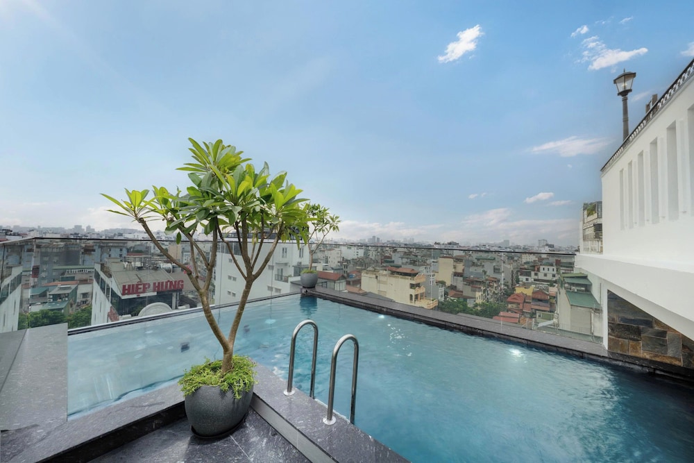 L Hotel du Lac Hanoi 45/49