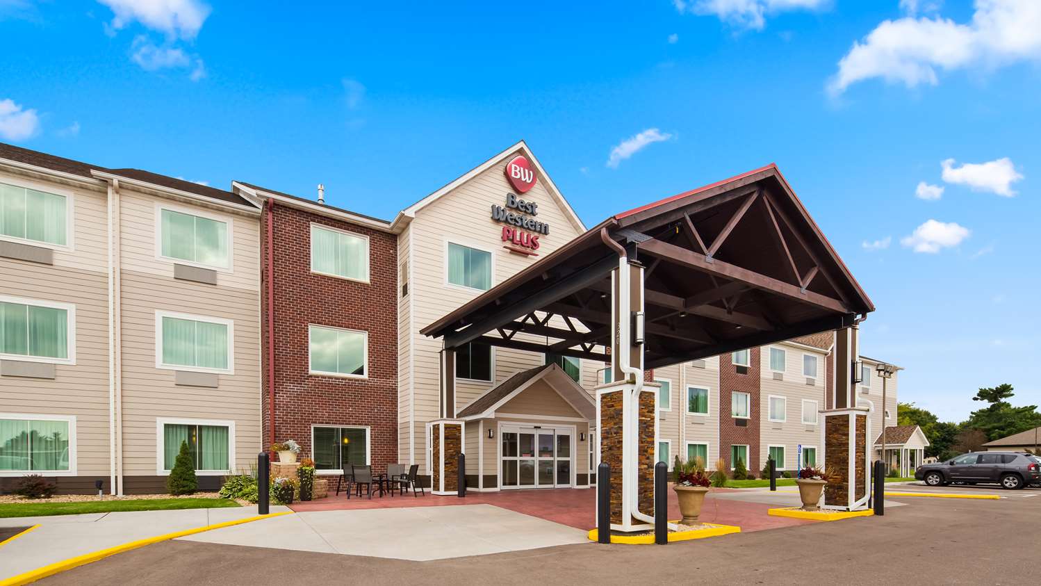 Best Western Plus Menomonie Inn & Suites 38/39