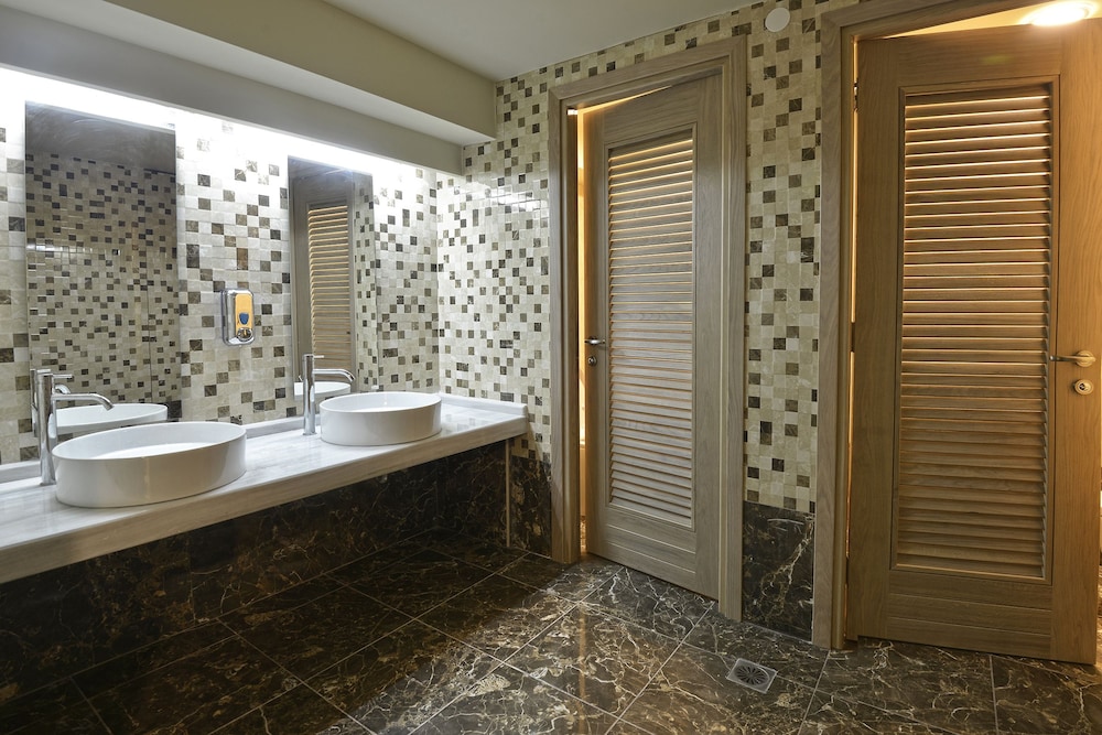 Swell Boutique Hotel 33/38