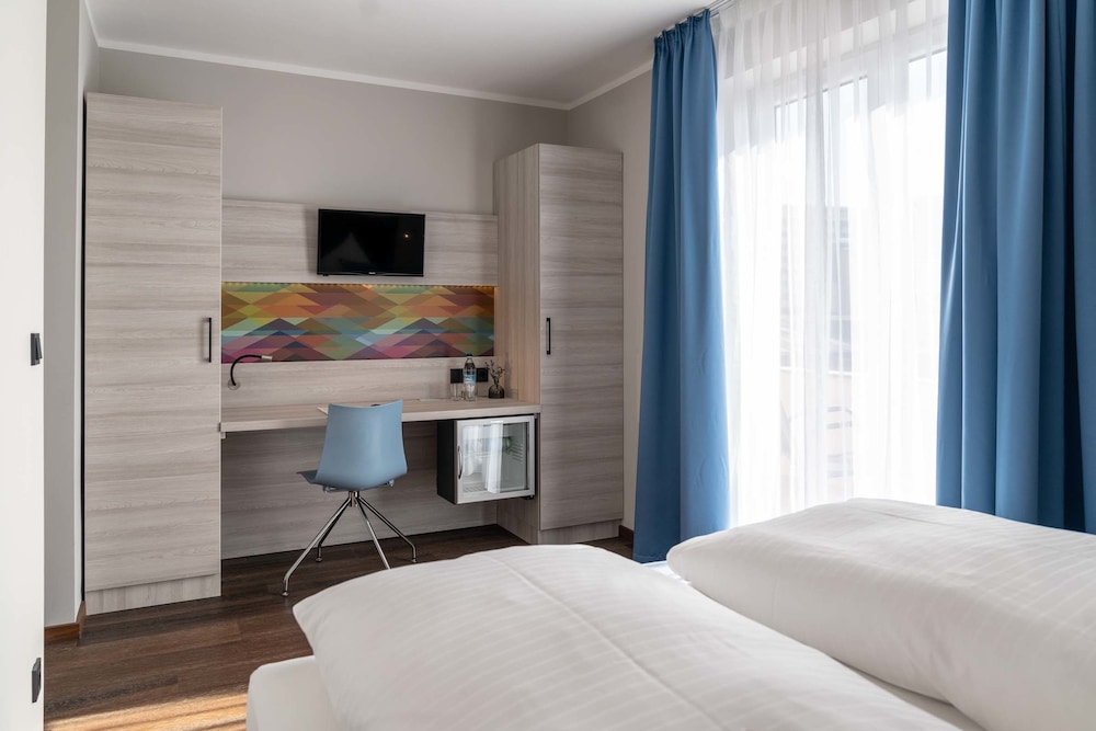 Westend Hotel 25/53