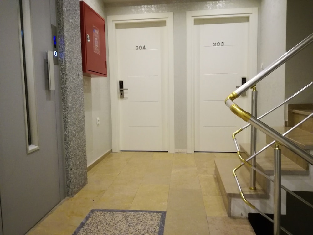By Historial Hotel Due 23/35