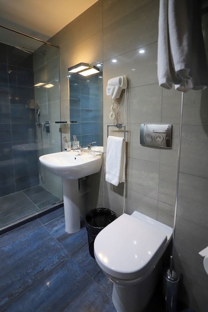 President Hotel 53/55