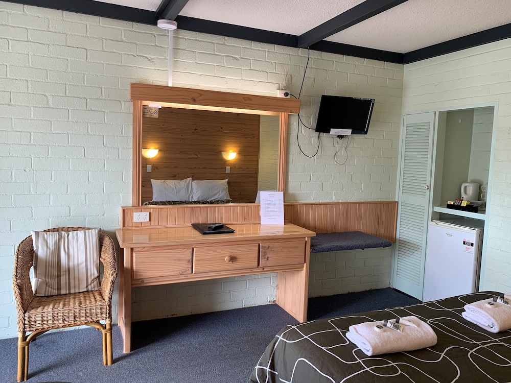 GLOUCESTER MOTEL 13/31