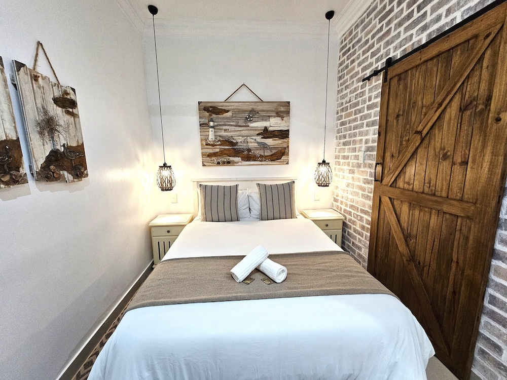 Lalapanzi Guest House 15/50