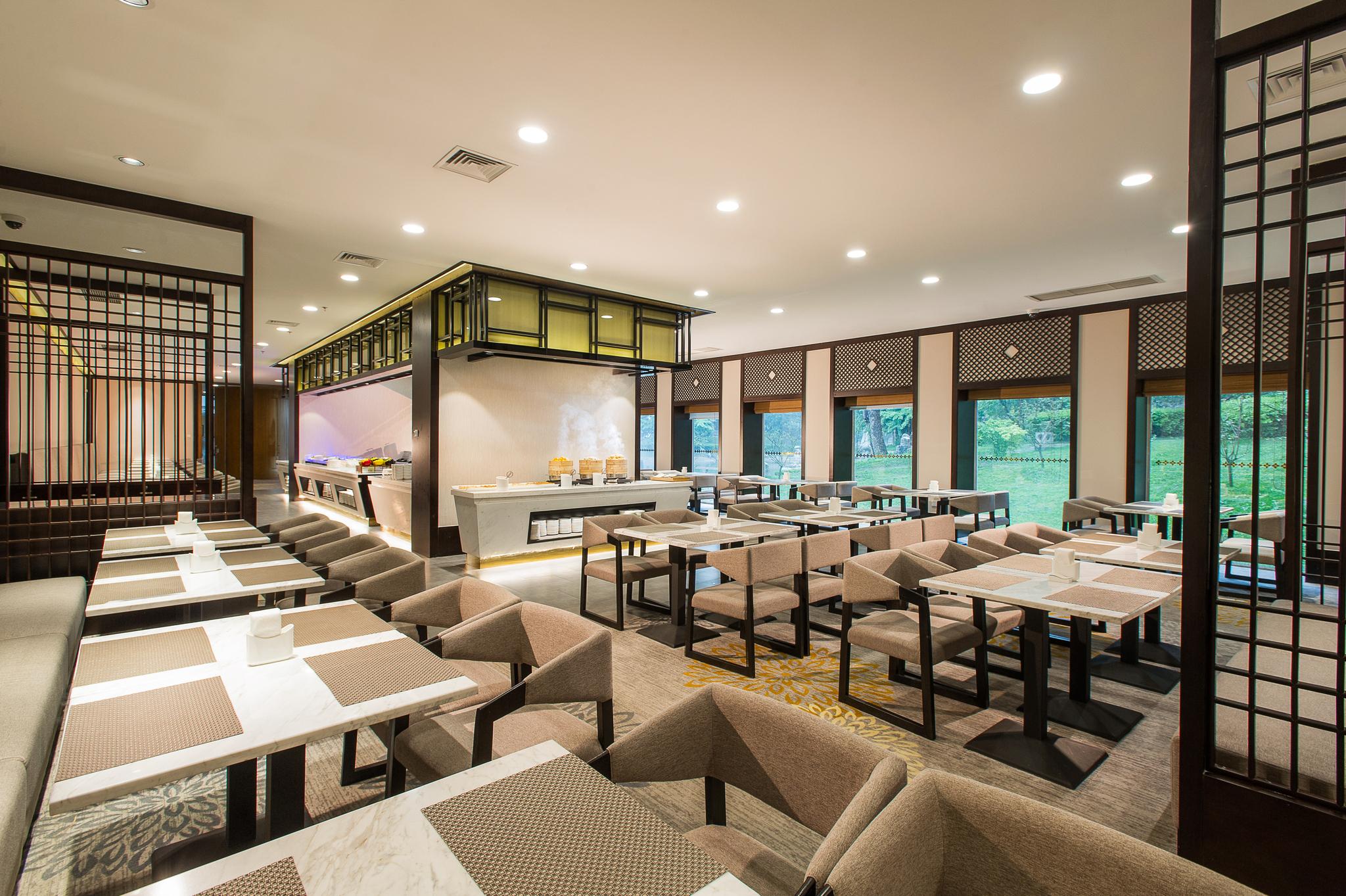 Fragrant Hill Hotel 45/60