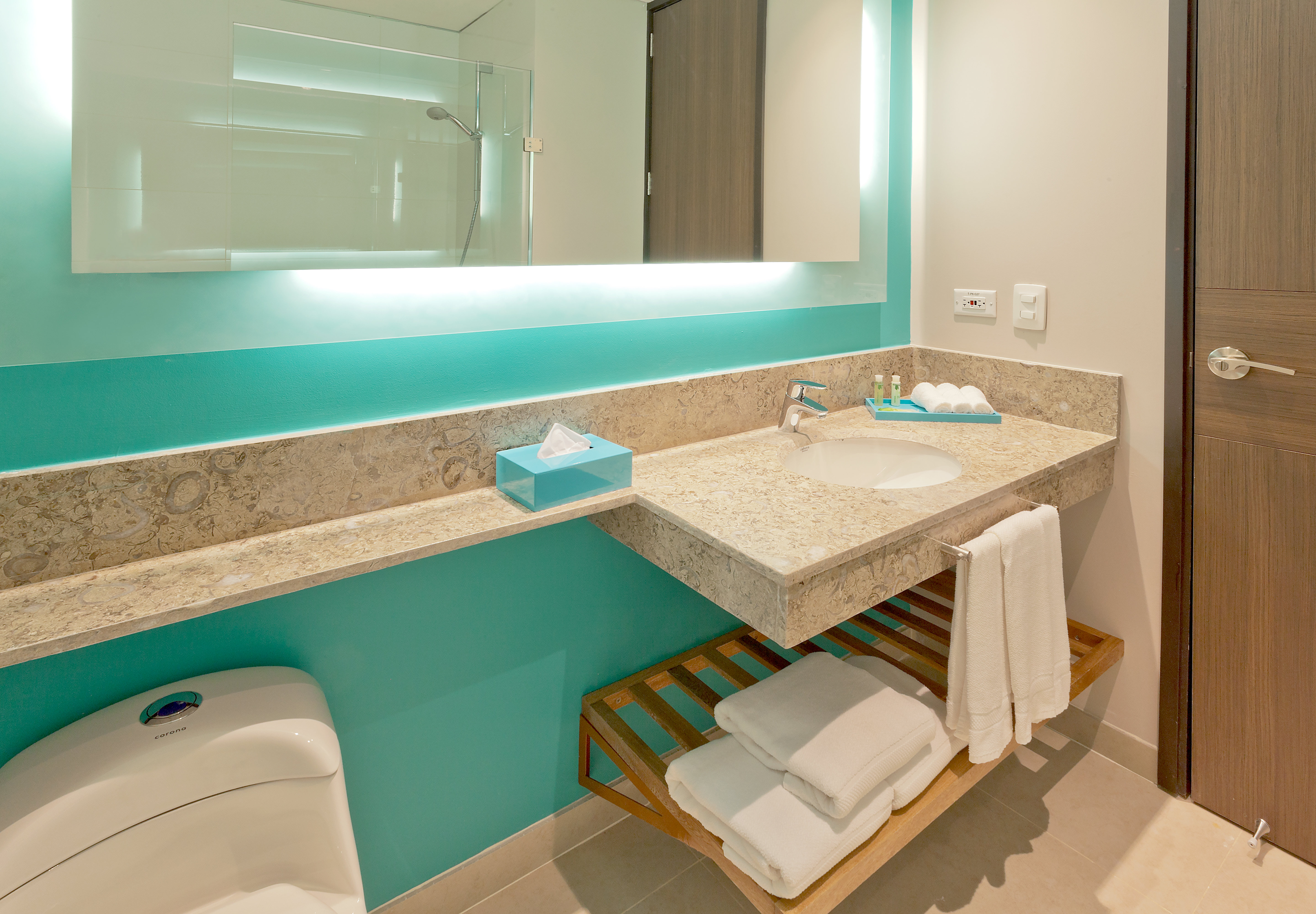 HOLIDAY INN EXPRESS YOPAL 25/33