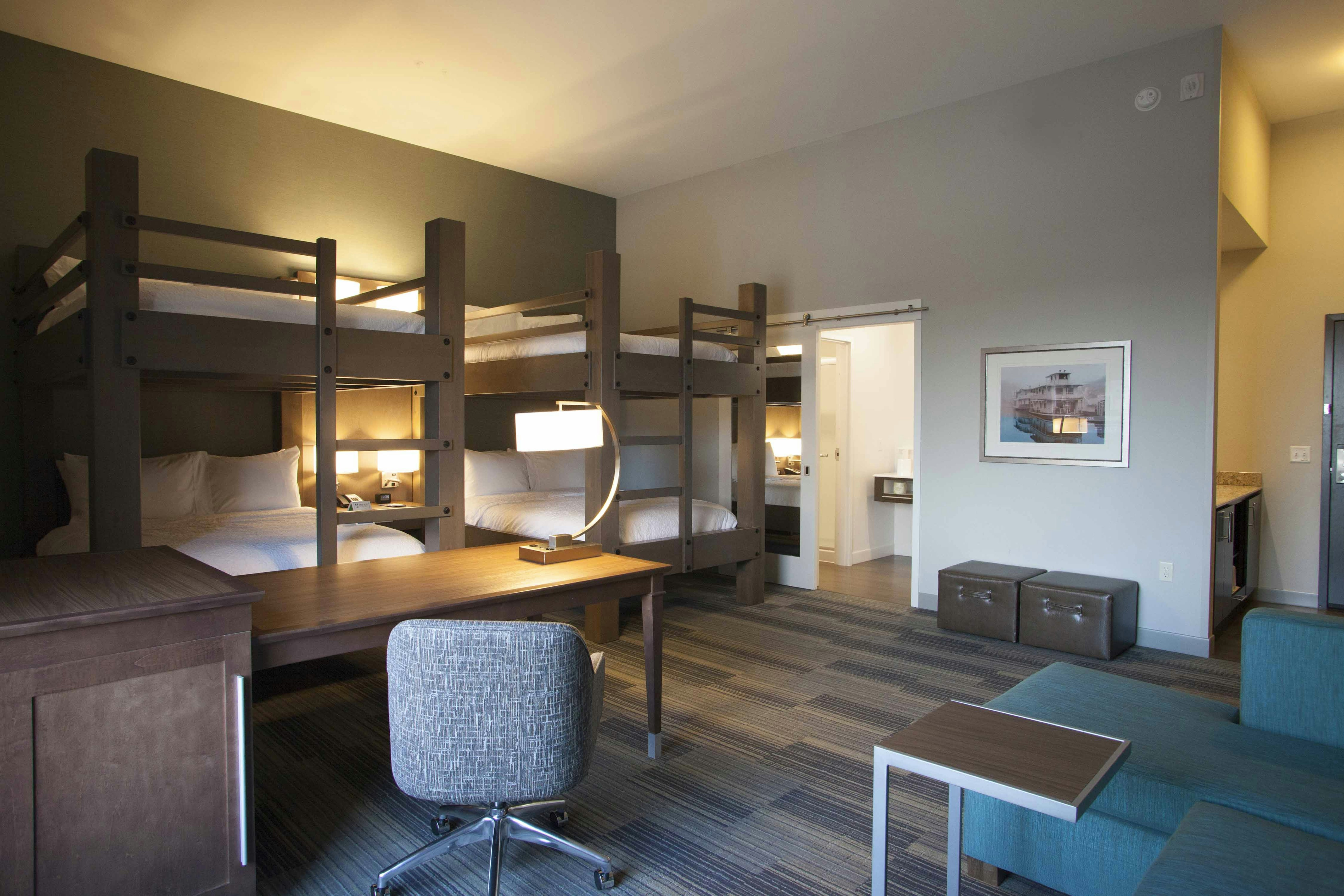 Hampton Inn Suites St Paul Downtown 39/70
