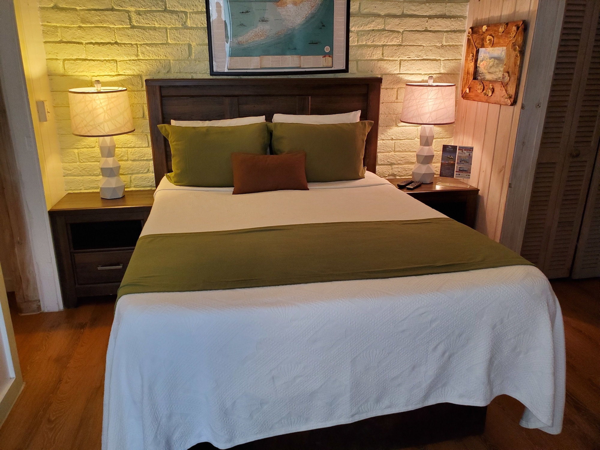 Efficiency, Studio, Suite, Queen Bed