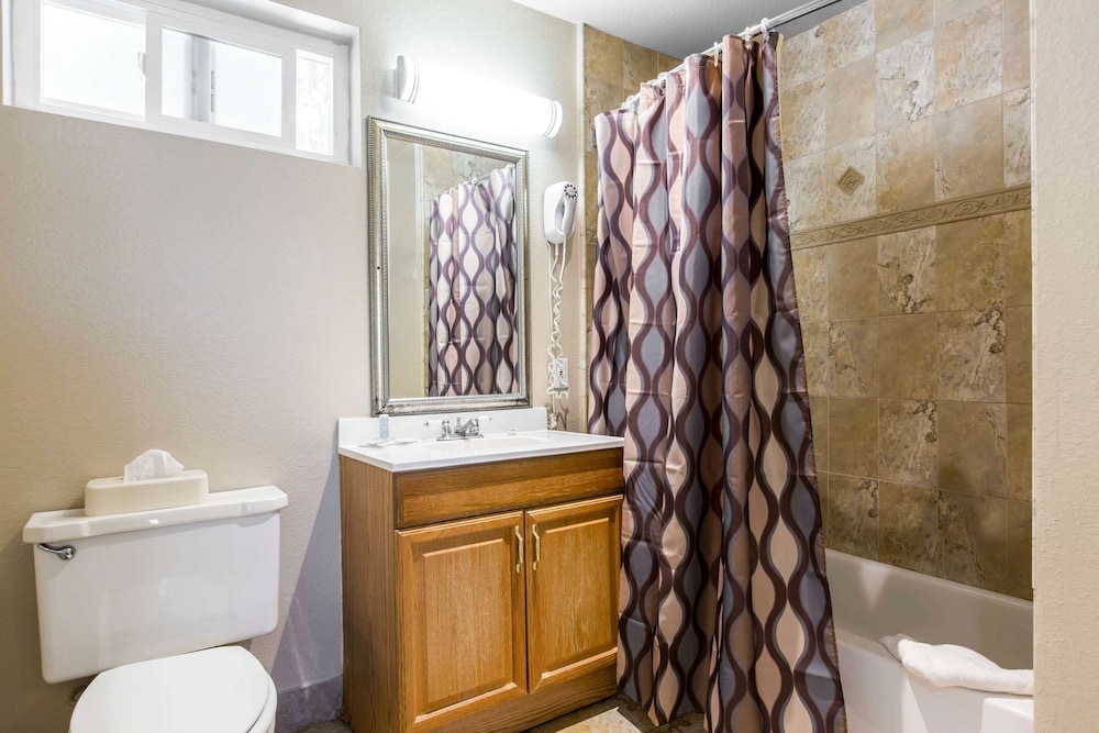 Rodeway Inn Escondido Downtown 22/34