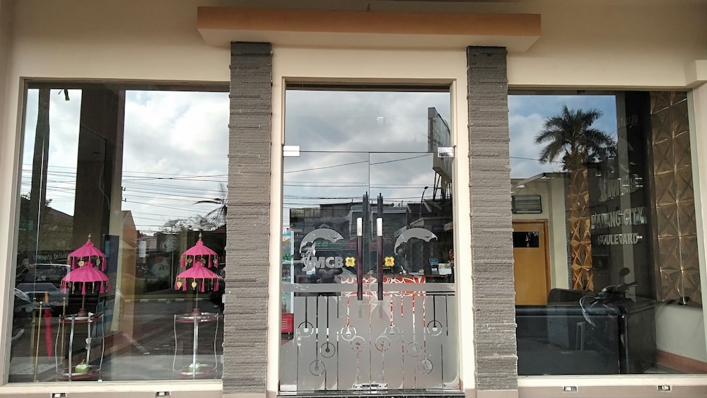 Malang City Boulevard Homestay And Resto 28/55