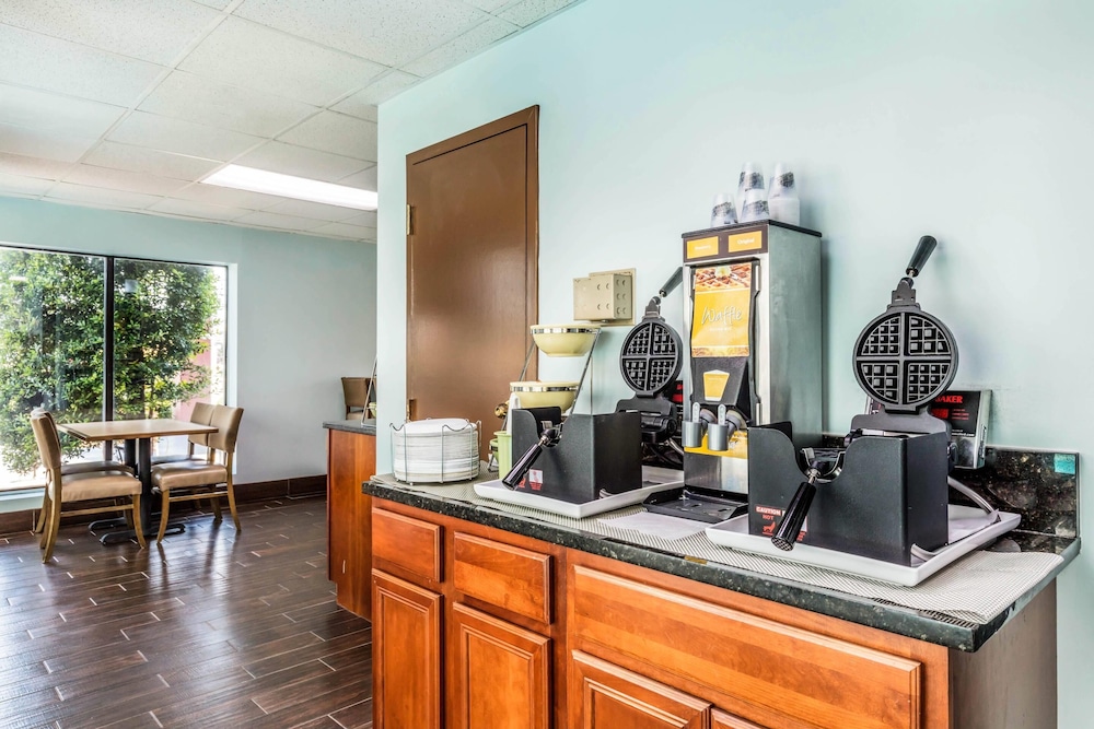 Quality Suites Paducah KY 11/57