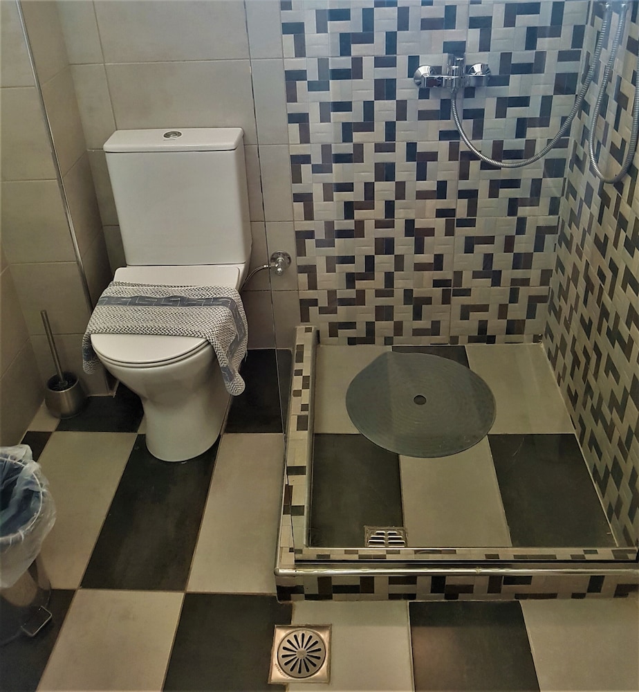 Stars Hotel 44/45