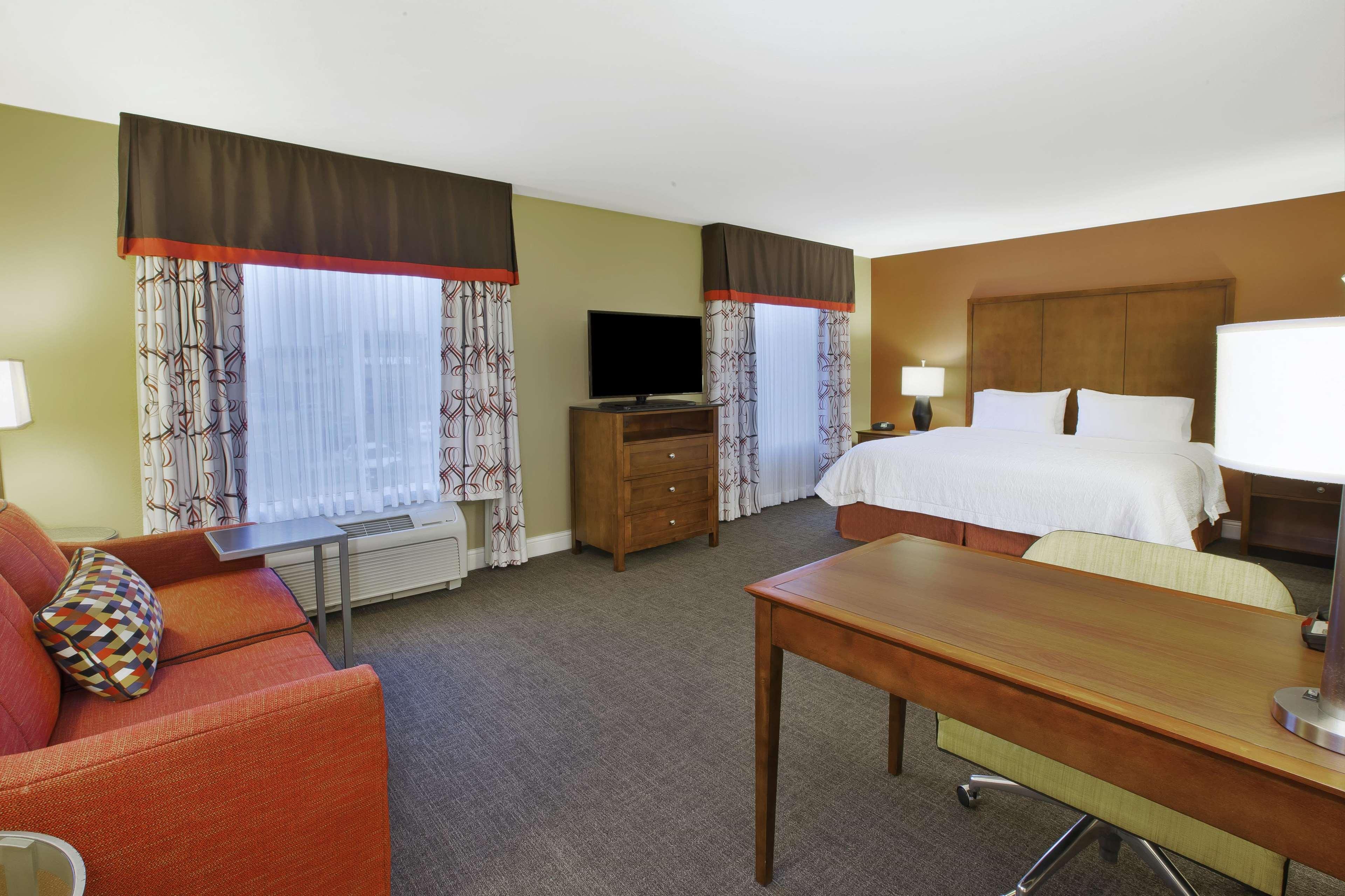 STUDIO, KING BED, SOFA, ACCESSIBLE