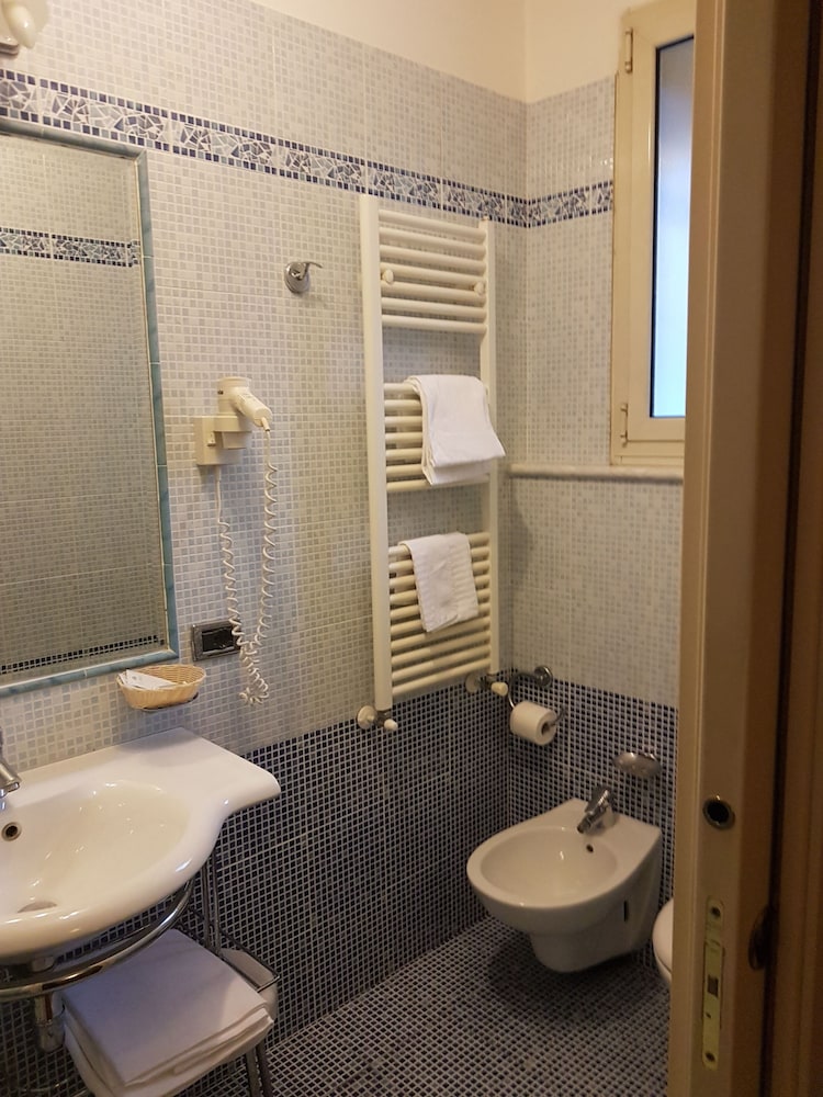 Hotel Dina 52/53