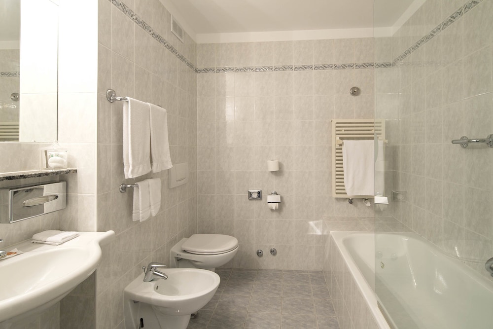 غرفة سوبيريور بسرير كينج، Hotel Campione 6/6