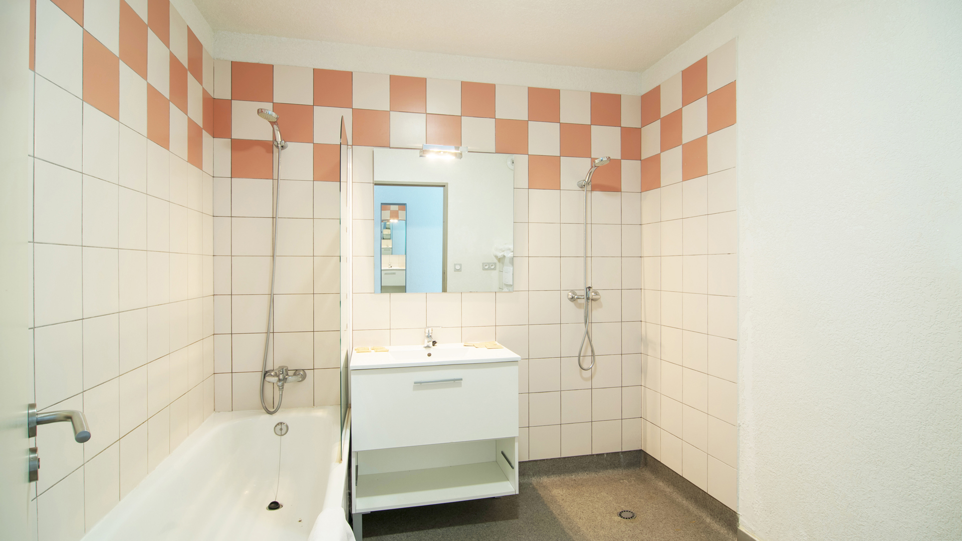 1 bedroom apartment with sleeping area 6 persons 2/2