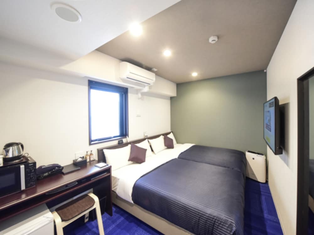 ROOM, TWIN BEDS