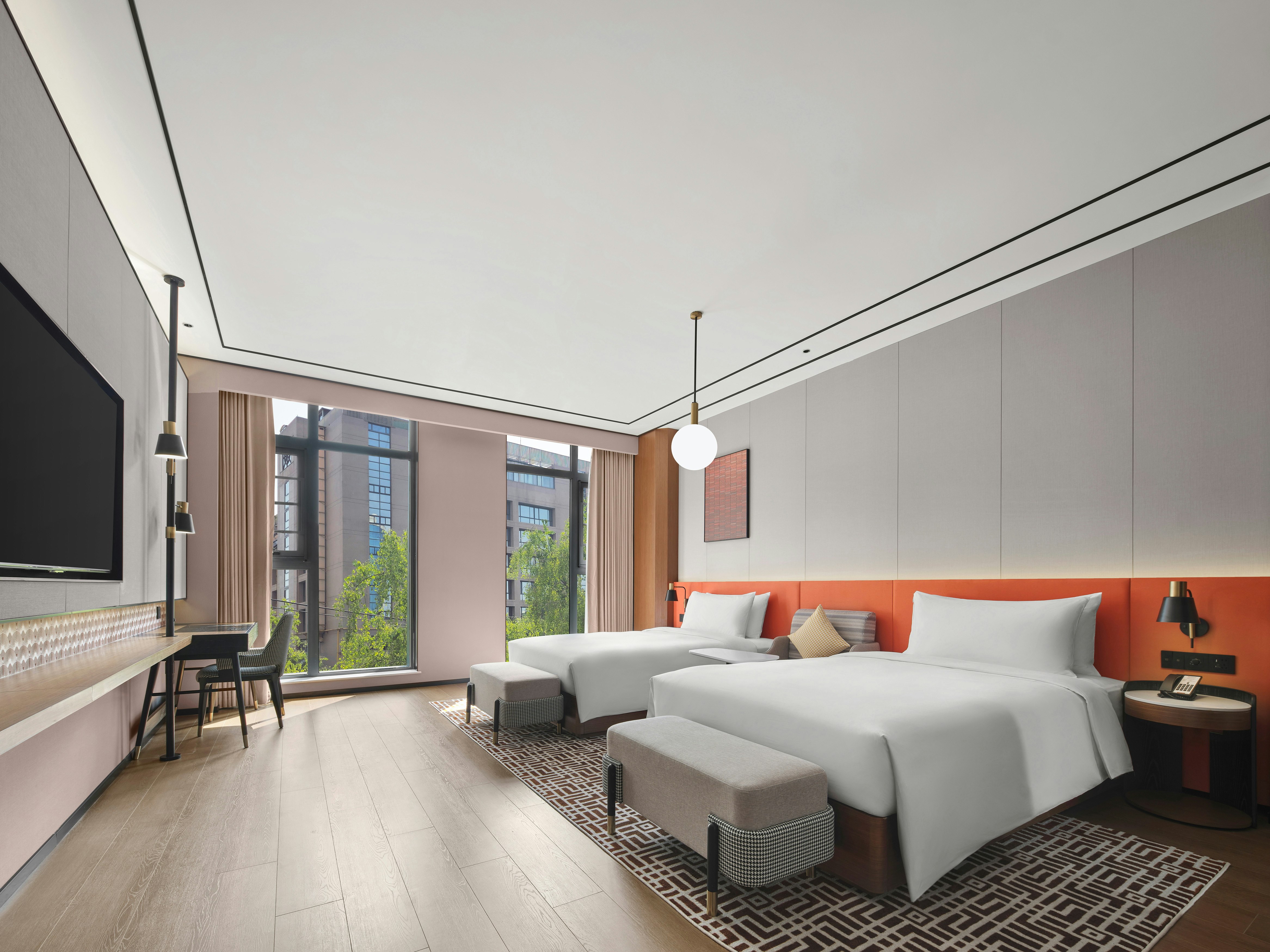 DELUXE, TWIN BEDS
