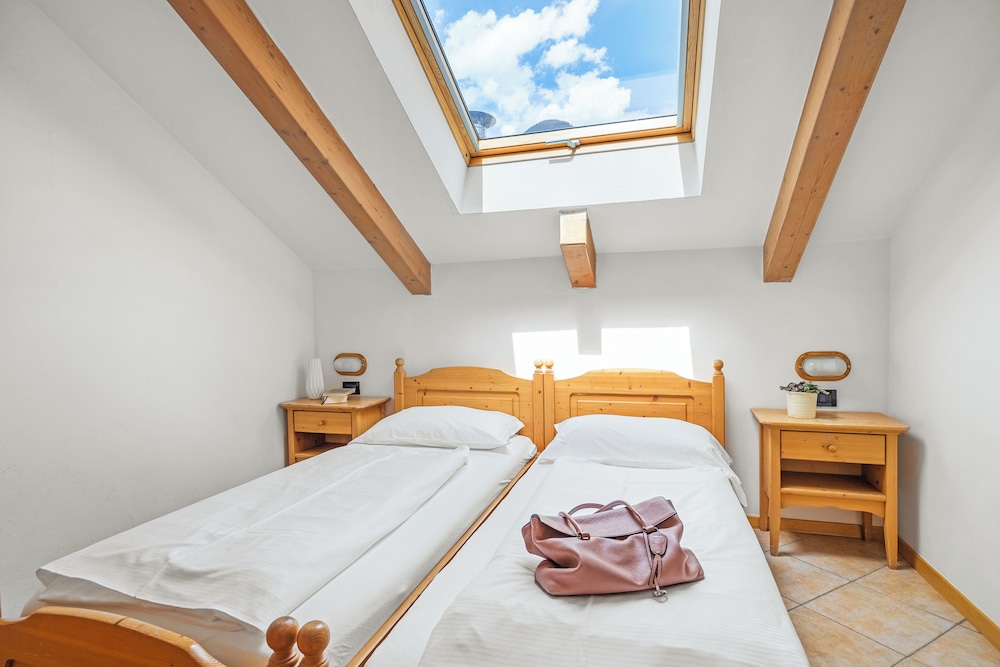 1 BEDROOM, APARTMENT, BALCONY