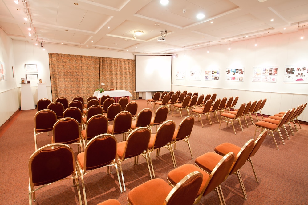 Pannonia Hotel 40/50